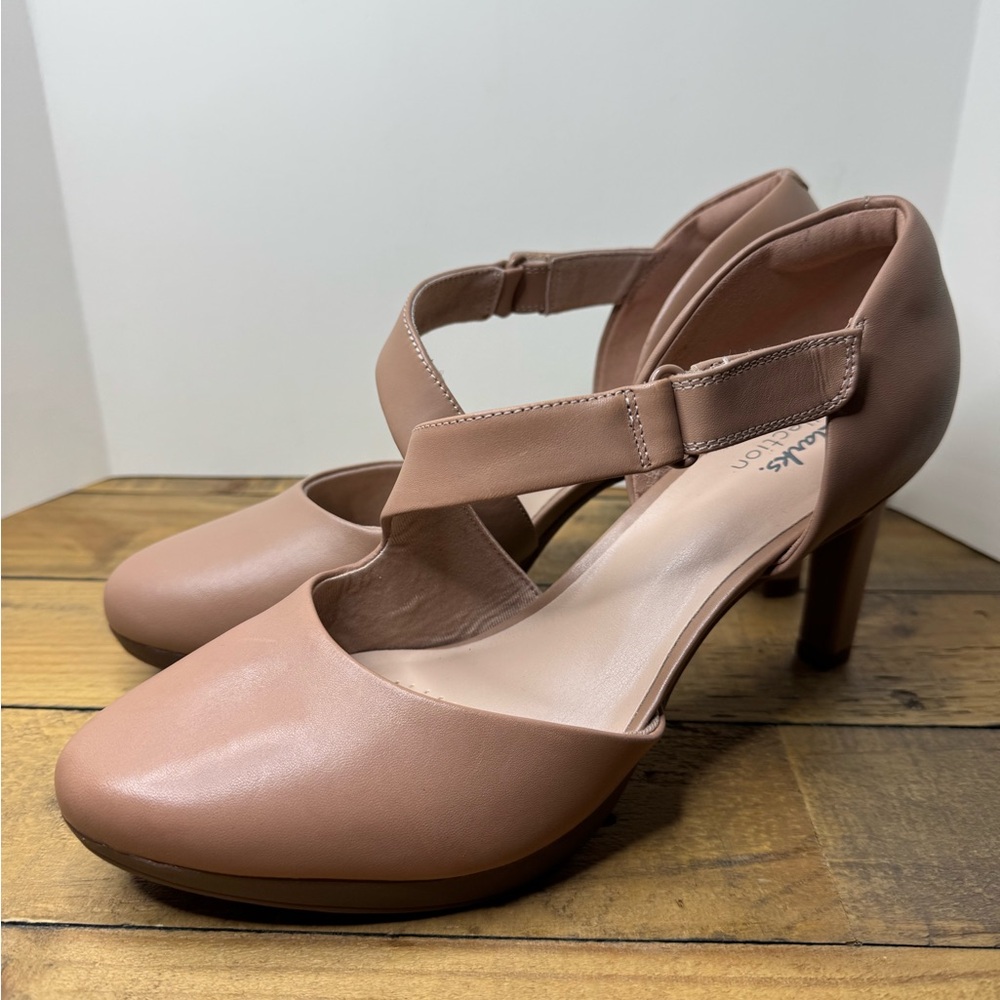 Clarks Women's Ambyr Glow Pump size 9.5 Praline Leather